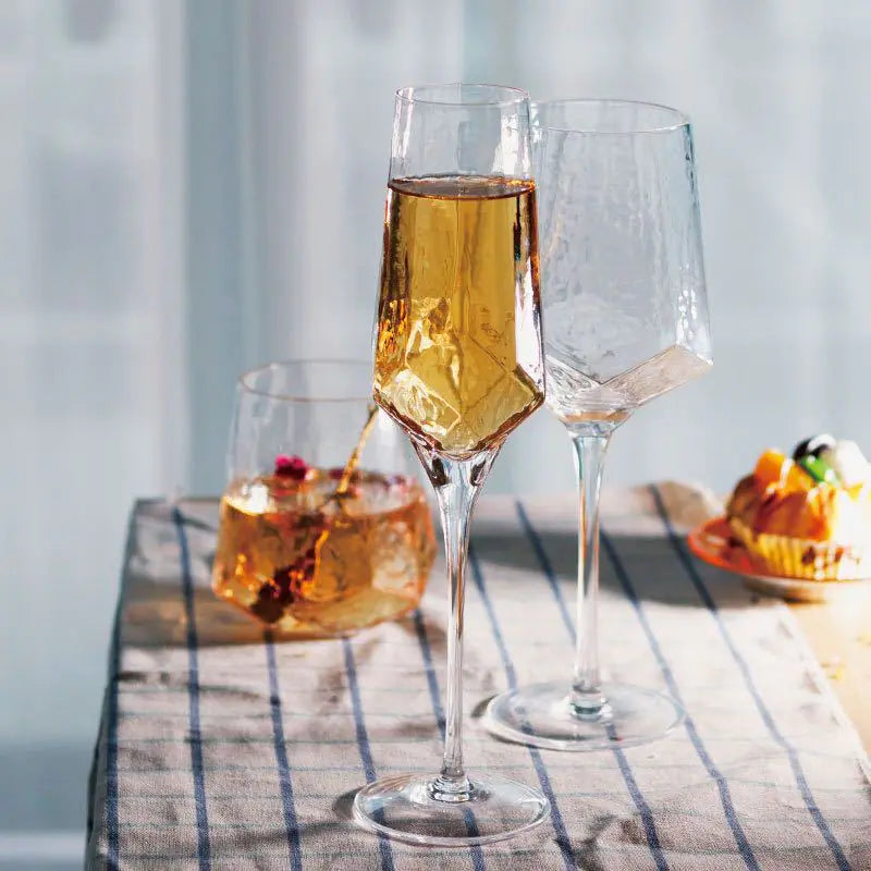Wholesale Nordic Vintage Hammered Glass Wine Goblet